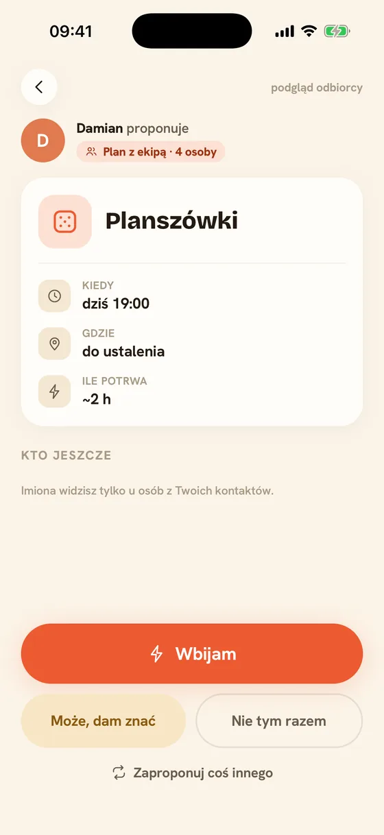 Aplikacja Wbijam na telefonie: konkretna propozycja spotkania z godziną i miejscem, a do niej odpowiedź jednym stuknięciem