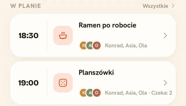 Lista „W planie” w aplikacji Wbijam: ramen po robocie o 18:30 i planszówki o 19:00, przy każdym pozycją skład ekipy