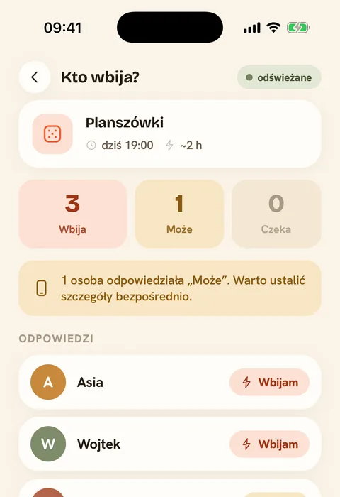 Ekran „Kto wbija?” w aplikacji Wbijam: trzy osoby wbijają, jedna może, zero czeka